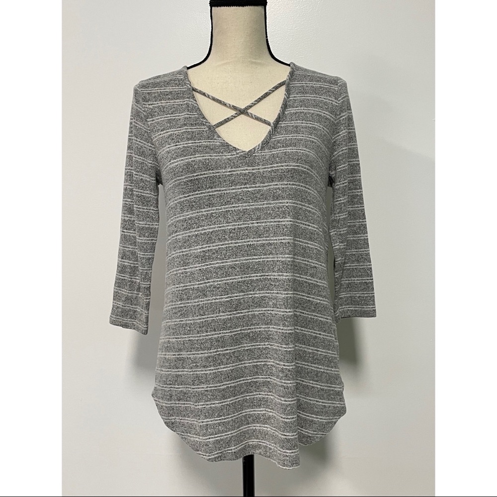 Emory Park V-Neck Top Grey Stripes Size S